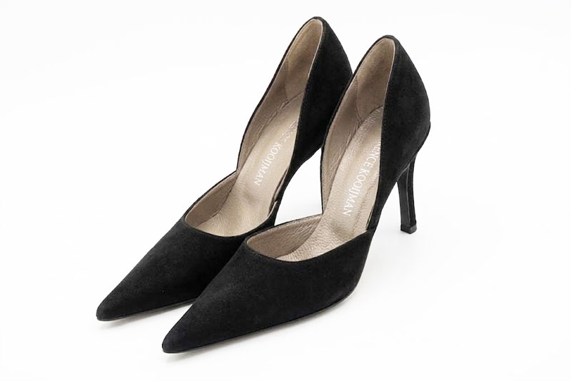 Dress pumps open arch in matt black leather with high slim heels and pointed toe - Front view
